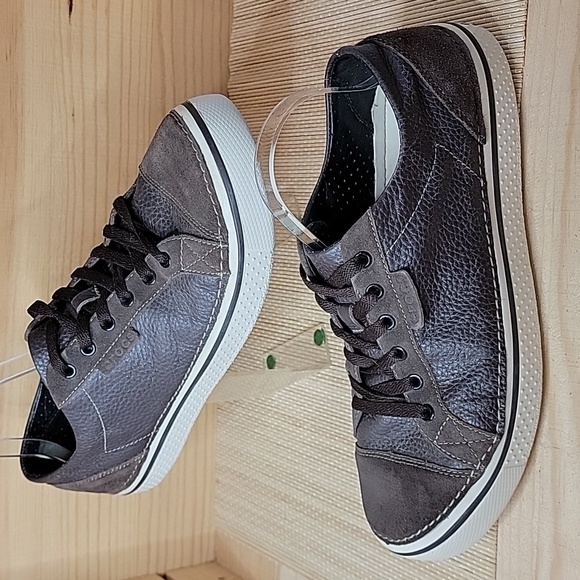 CROCS Low Top Hover Converse Style Sneakers Shoes Leather - Picture 2 of 10